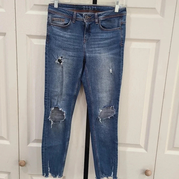 Zara Size 4 Distressed Mid Waist‎ Cropped Ankle Jeans Skinny Raw Hem Stretch - Picture 1 of 10